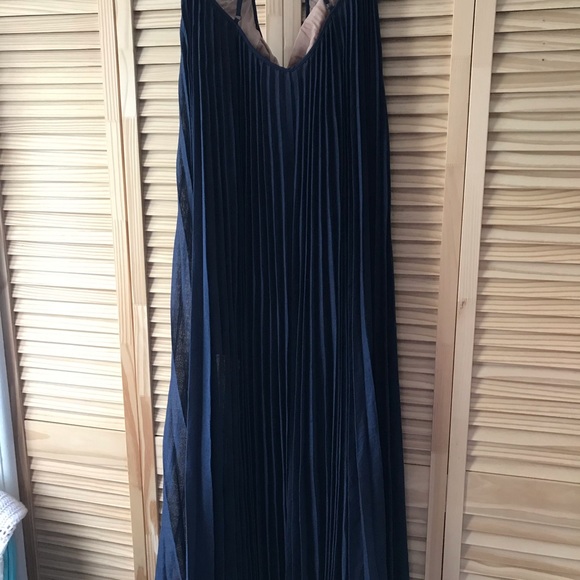 Stunning BCBG MAXAZRIA pleated dark blue dress - Picture 8 of 11